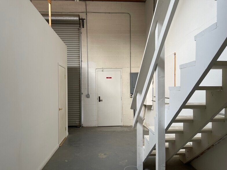 More Photos Of 77570 Springfield Ln, Palm Desert Warehouse For Lease