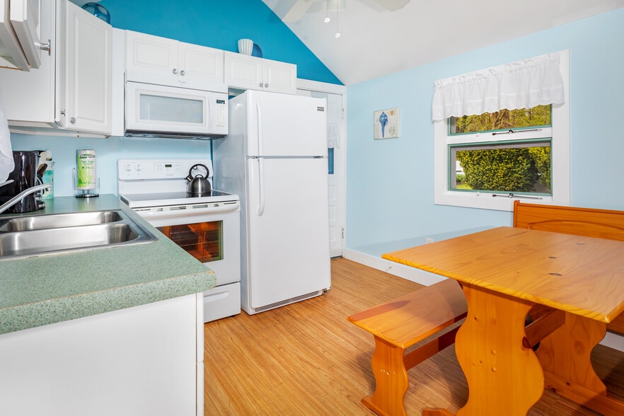 More Photos Of 2 River Rd, Cape Neddick Hospitality For Sale