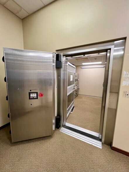 More Photos Of 291-293 Halstead Ave, Harrison Bank For Lease