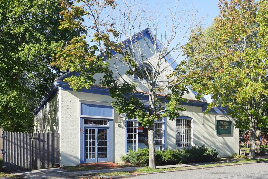 More Photos Of 53 N Sea Rd, Southampton Freestanding For Lease