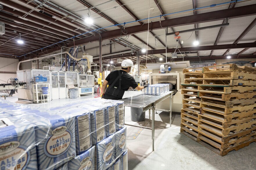 More Photos Of 225 Lawton Ave, Hereford Manufacturing For Sale