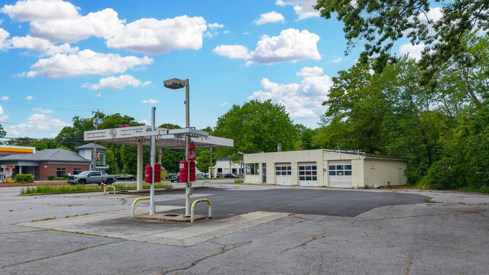 Primary Photo Of 90 Worcester St, North Grafton Service Station For Sale