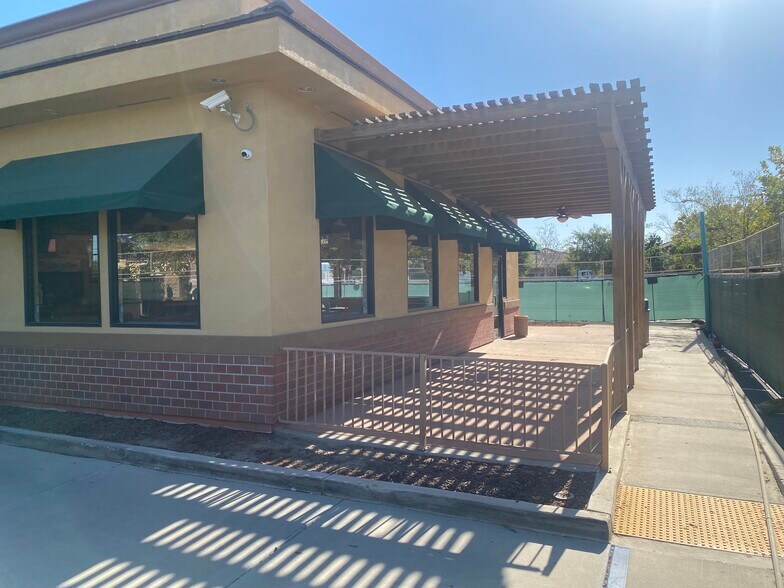 More Photos Of 4920 Gosford Rd, Bakersfield Fast Food For Sale