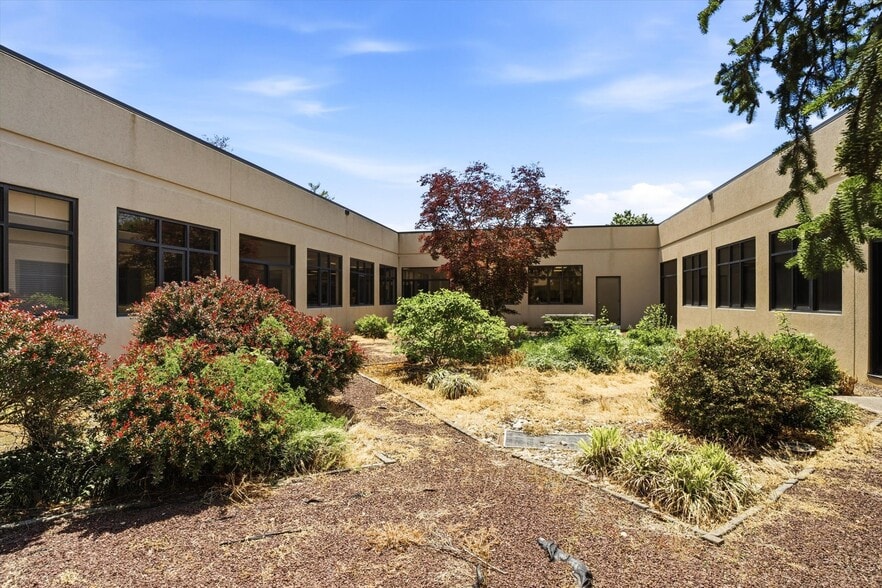 More Photos Of 15 Roszel Rd, West Windsor Office For Sale