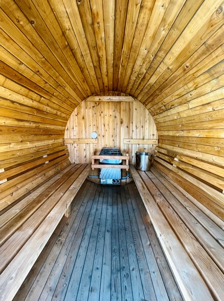 More Photos Of 310 SE Dorion, Pendleton Hotel For Sale