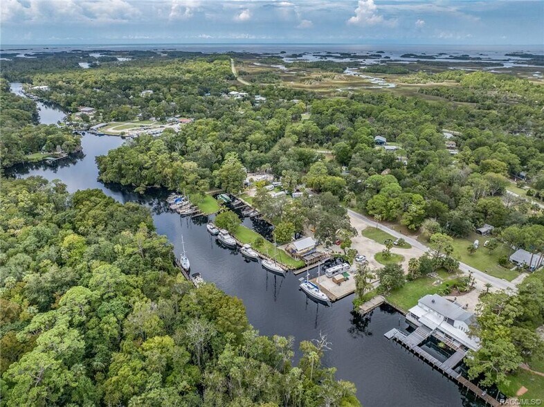 More Photos Of 6617 Riverside Dr, Yankeetown Marina For Sale