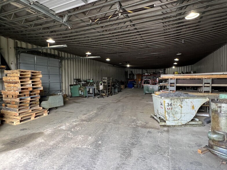 More Photos Of 1175 Bragg St, Honeoye Falls Warehouse For Lease