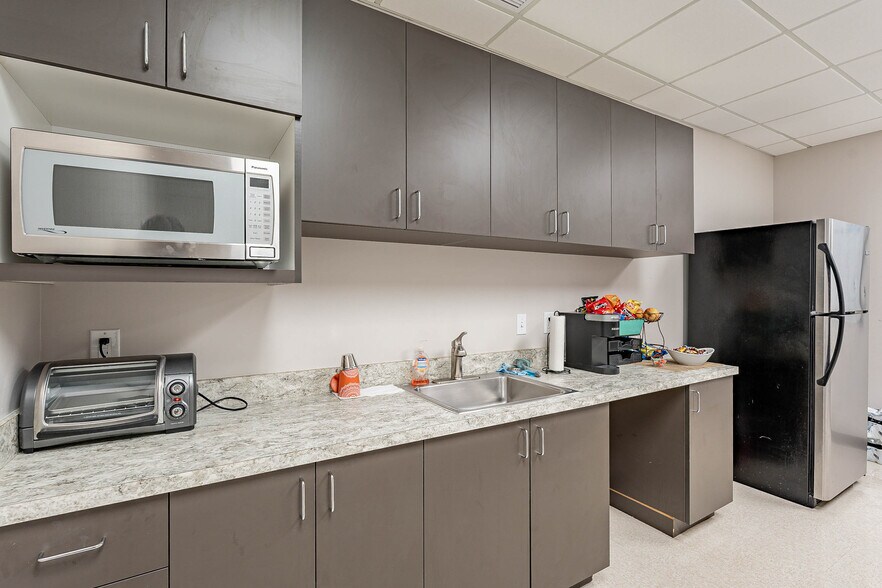 More Photos Of 7310 N 16th St, Phoenix Office For Lease