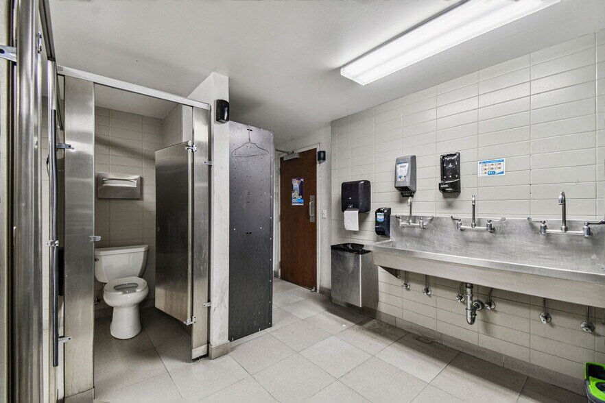 More Photos Of 4811 W Sligh Ave, Tampa Warehouse For Sale