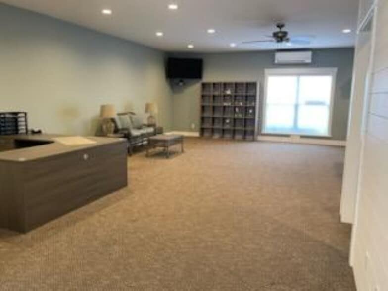 More Photos Of 6344 W Highway 146, Crestwood Medical For Lease