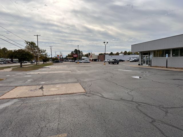 More Photos Of 425 N 5th St, Roscommon Freestanding For Lease