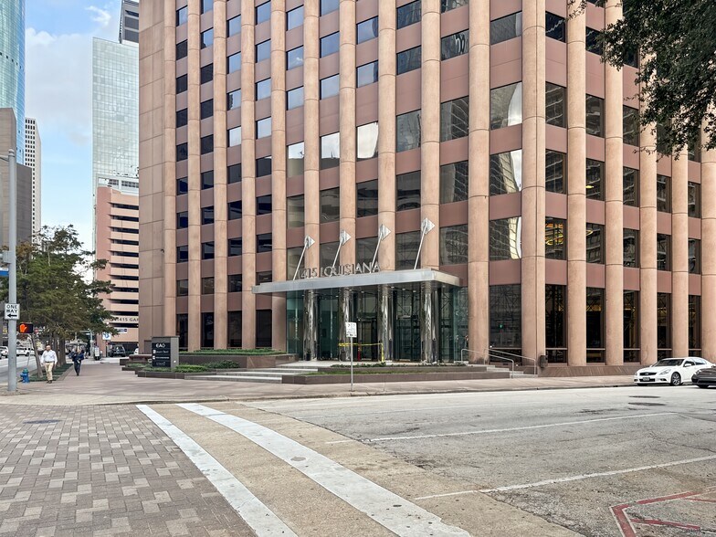 More Photos Of 1415 Louisiana St, Houston Office For Sale
