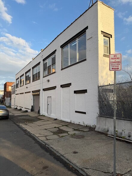 More Photos Of 60 Dickerson St, Newark Light Manufacturing For Lease