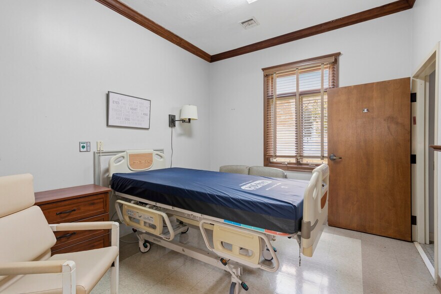 More Photos Of 450 Towne Center Blvd, Ridgeland Skilled Nursing Facility For Sale