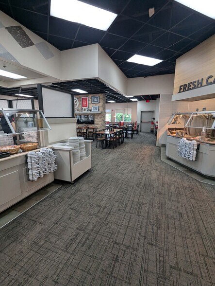 More Photos Of 19120 E Valley View Pky, Independence Restaurant For Lease