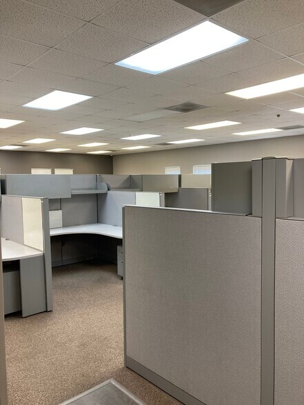More Photos Of 3225 W Truman Blvd, Jefferson City Office For Lease