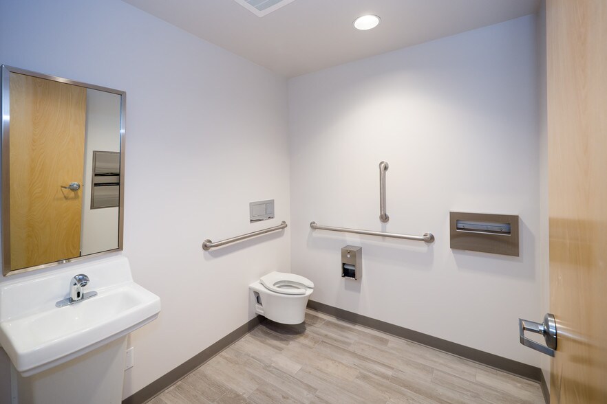 More Photos Of 151 Spring St, Herndon Medical For Lease