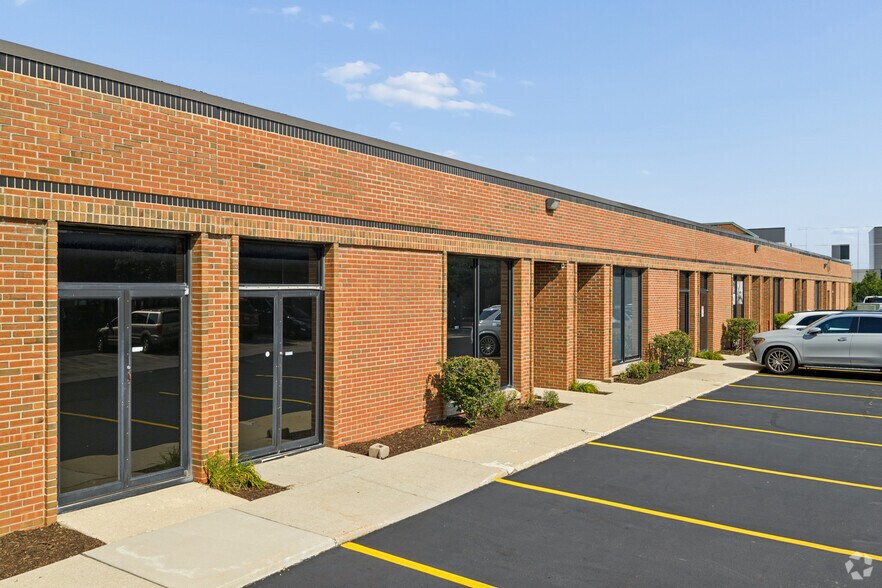 More Photos Of 1200-1258 Remington Rd, Schaumburg Light Distribution For Lease