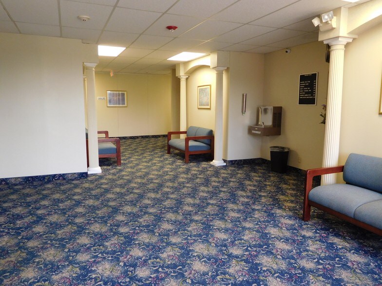 More Photos Of 4901 Towne Centre Rd, Saginaw Office For Sale