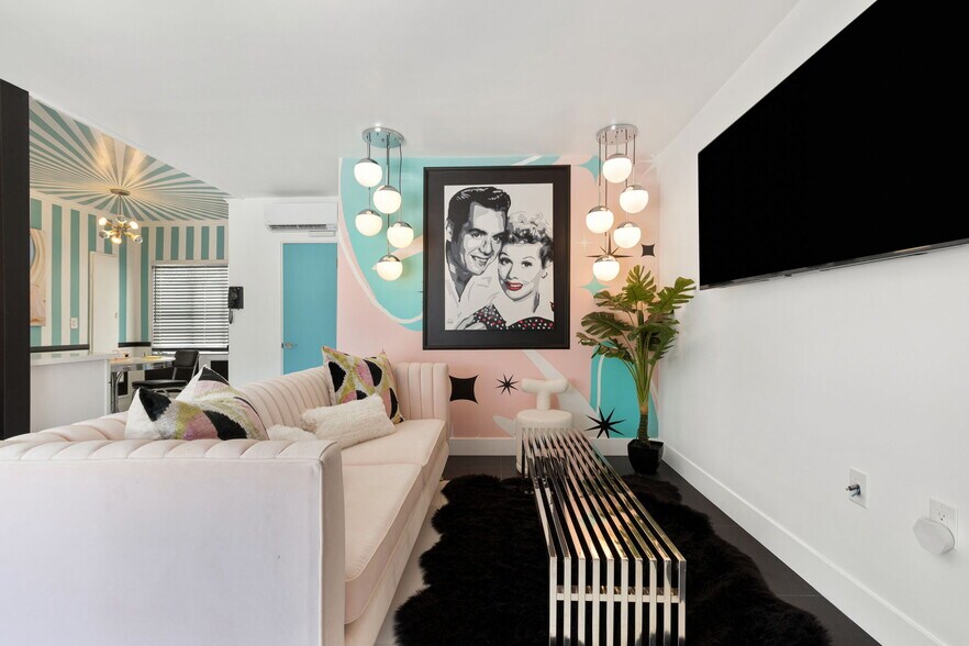 More Photos Of 120 W Vereda Sur, Palm Springs Hotel For Sale