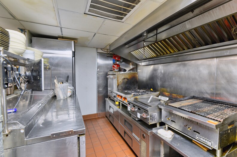 More Photos Of 12 W Peachtree Pl, Atlanta Storefront For Sale