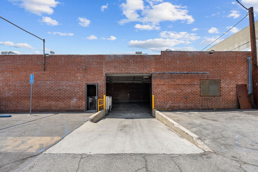 More Photos Of 3301 Maple Ave, Los Angeles Unknown For Lease