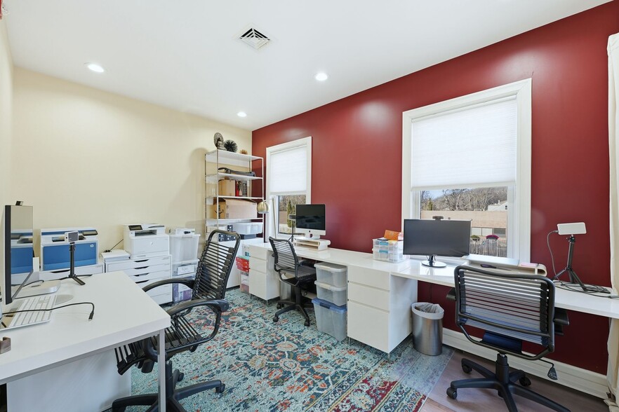 More Photos Of 2932 Vauxhall Rd, Vauxhall Office For Sale