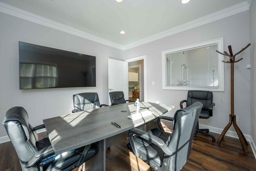 More Photos Of 500 Sun Valley Dr, Roswell Medical For Lease