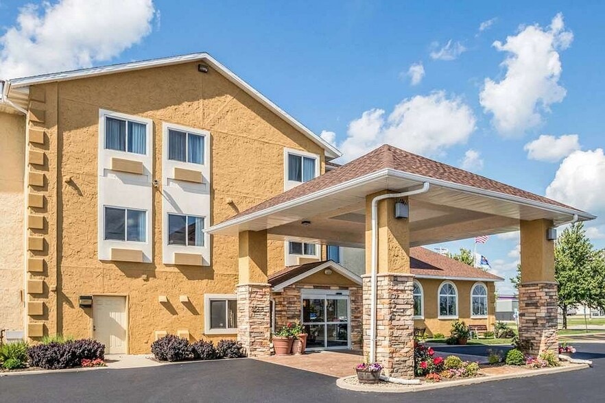More Photos Of 120 W Stevenson Rd, Ottawa Hotel For Sale