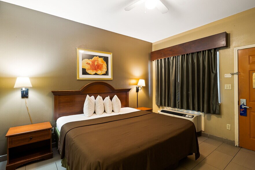 More Photos Of 1010 W Houston Ave, McAllen Hotel For Sale