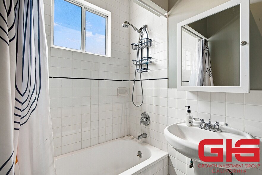 More Photos Of 146-154 N Holliston Ave, Pasadena Rehabilitation Center For Sale
