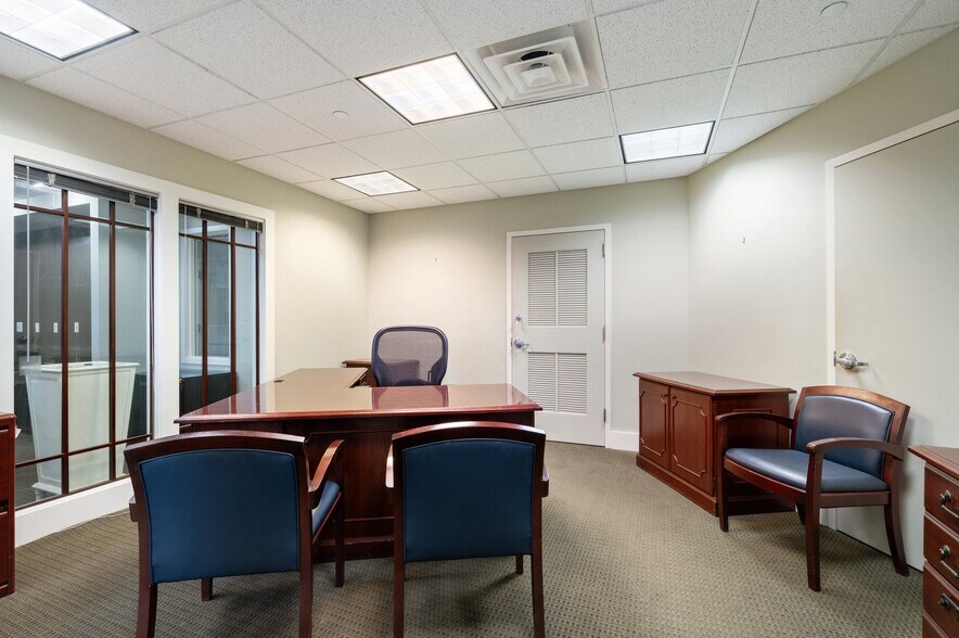 More Photos Of 580 E Main St, Norfolk Office For Lease