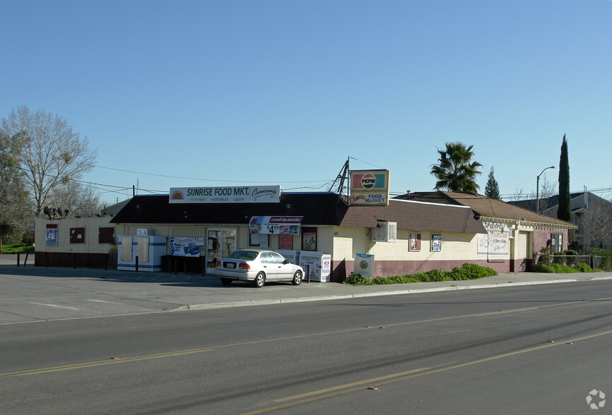 Primary Photo Of 527 S Sunrise Ave, Madera Freestanding For Sale