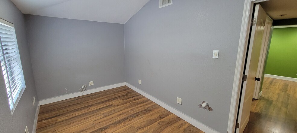 More Photos Of 1901 W Sligh Ave, Tampa Office For Sale