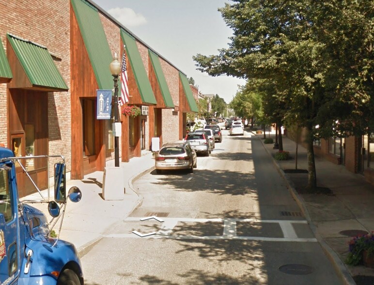 More Photos Of 546-566 Main St, Laconia Bar For Lease