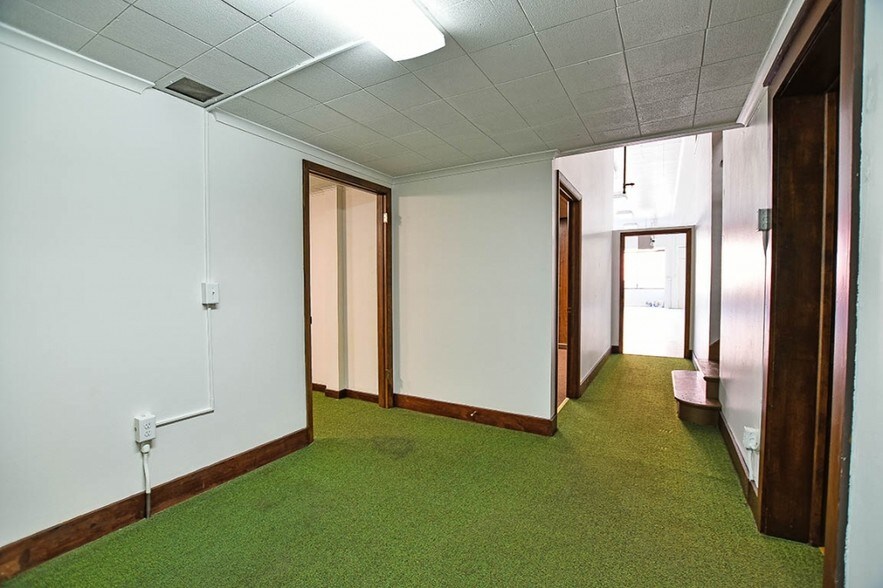 More Photos Of 1100 E South Grand Ave, Springfield Office For Sale
