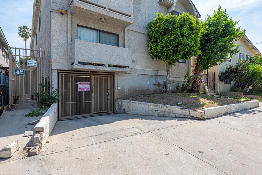 More Photos Of 6860 Woodley Ave, Van Nuys Apartments For Sale