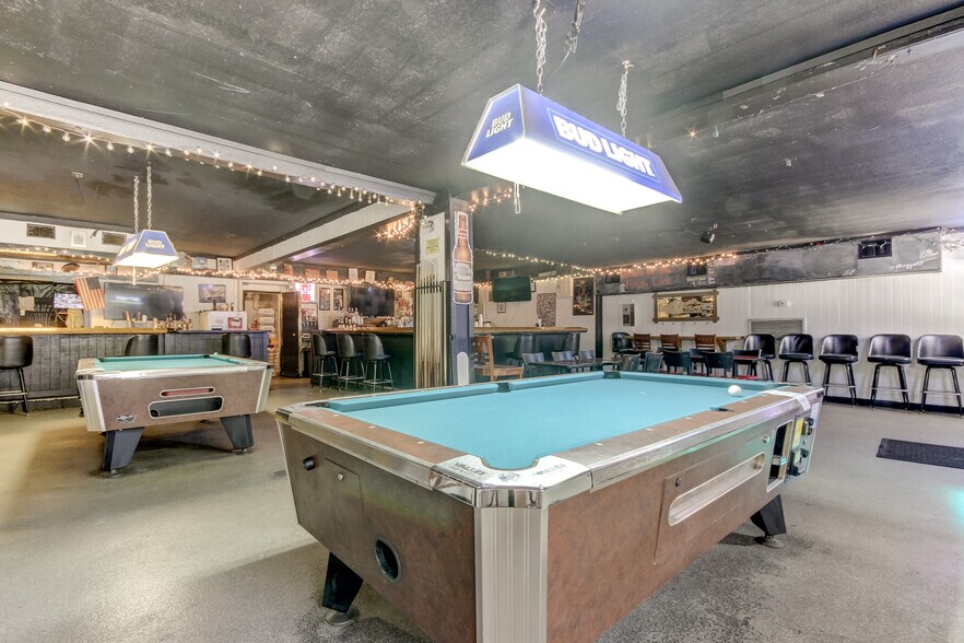 More Photos Of 5402 W US Highway 92, Plant City Bar For Sale