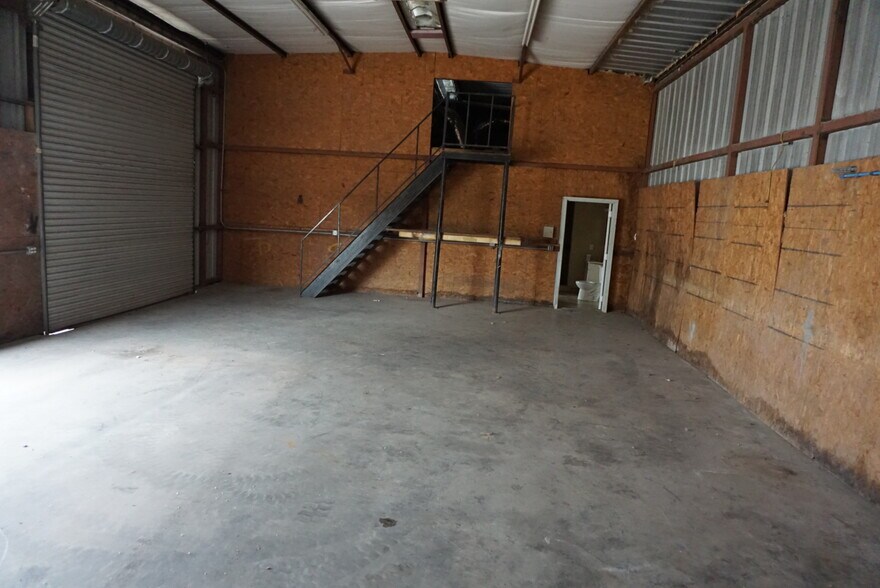 More Photos Of 12803 Rita Ln, Houston Warehouse For Sale