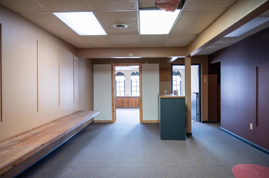 More Photos Of 102 W State St, Mauston Office For Sale