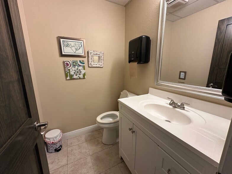 More Photos Of 12343 Hymeadow Dr, Austin Office Residential For Sale