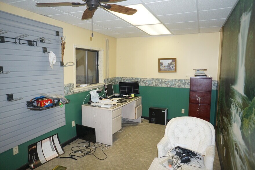 More Photos Of 540-534 Pawling Ave, Troy Freestanding For Lease