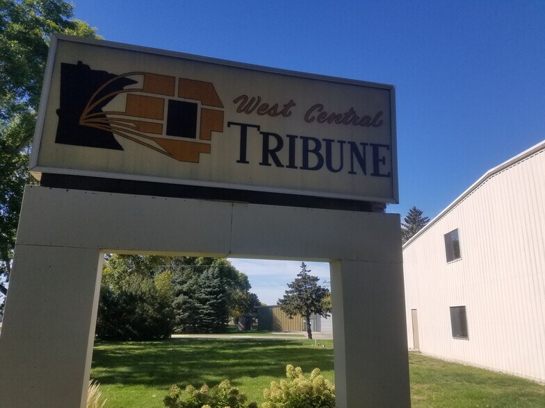 More Photos Of 2208 Trott Ave SW, Willmar Flex For Sale