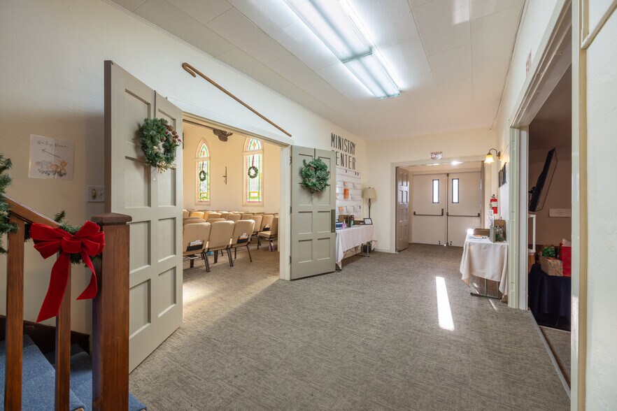 More Photos Of 628 Royer St, Roseville Schools For Lease
