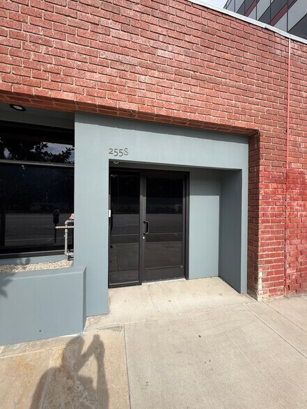 Primary Photo Of 2558 Overland Ave, Los Angeles Office For Lease