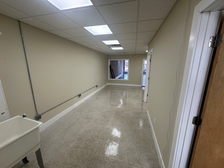 More Photos Of 21151 Mack Ave, Grosse Pointe Woods Storefront For Lease