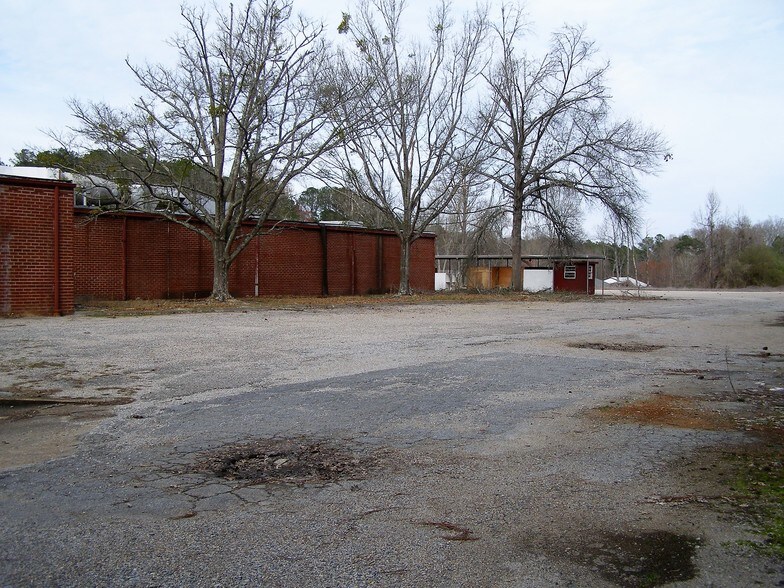 More Photos Of 2580 Highway 46, Heflin Warehouse For Lease