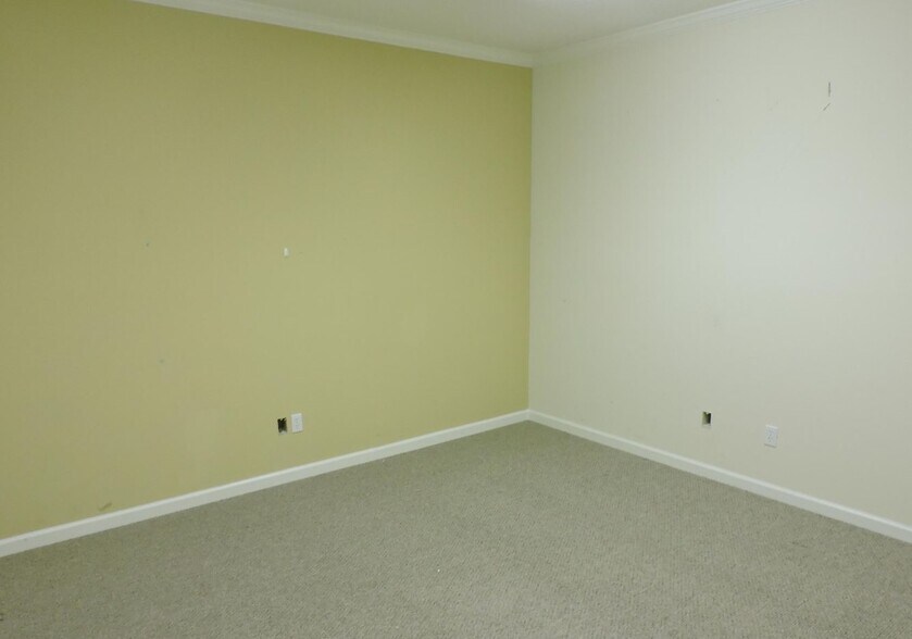 More Photos Of 1635 Farm Way, Middleburg Warehouse For Sale