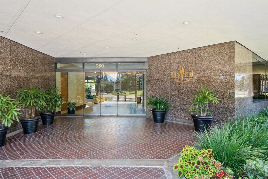 More Photos Of 950 S Coast Dr, Costa Mesa Office For Lease