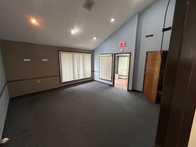 More Photos Of 38 S Burnett Rd, Springfield Office For Sale